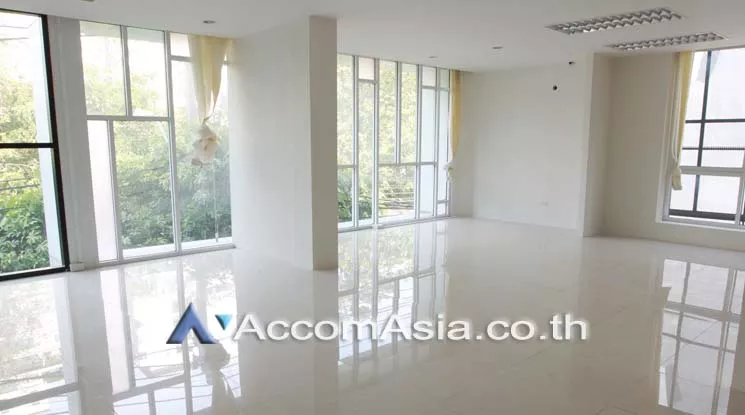 unit Office space For Rent in Sukhumvit, Bangkok  near BTS Phrom Phong (AA17077)